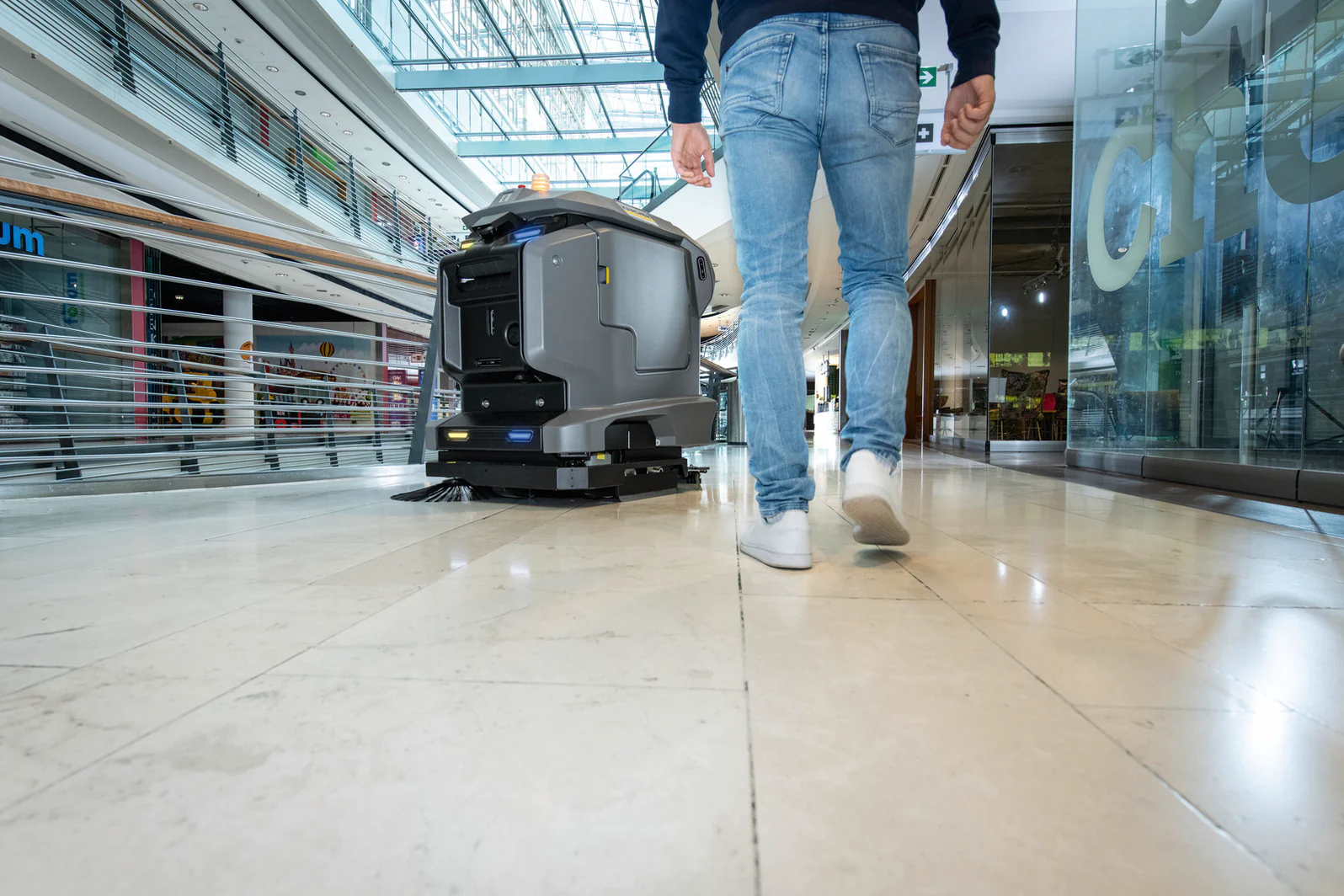 Karcher Professional Autonomous Robotic Scrubber Drier KIRA B50 - Image 2